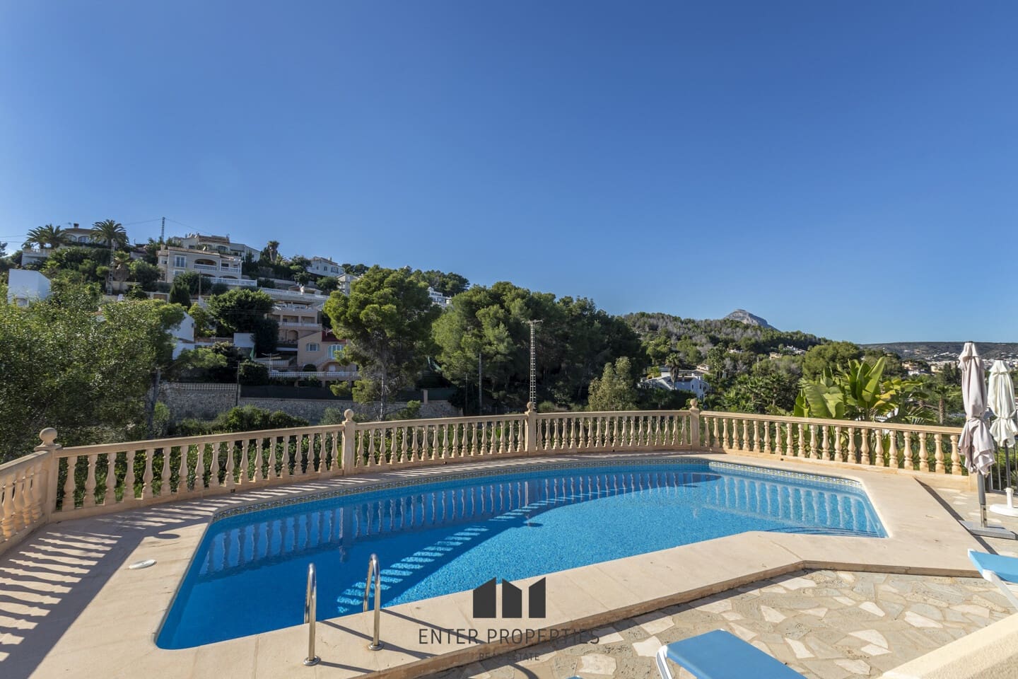 Chalet de 4 habitaciones en Javea / Xàbia en venta con piscina garaje - 750.000 € (Ref: 9358066)