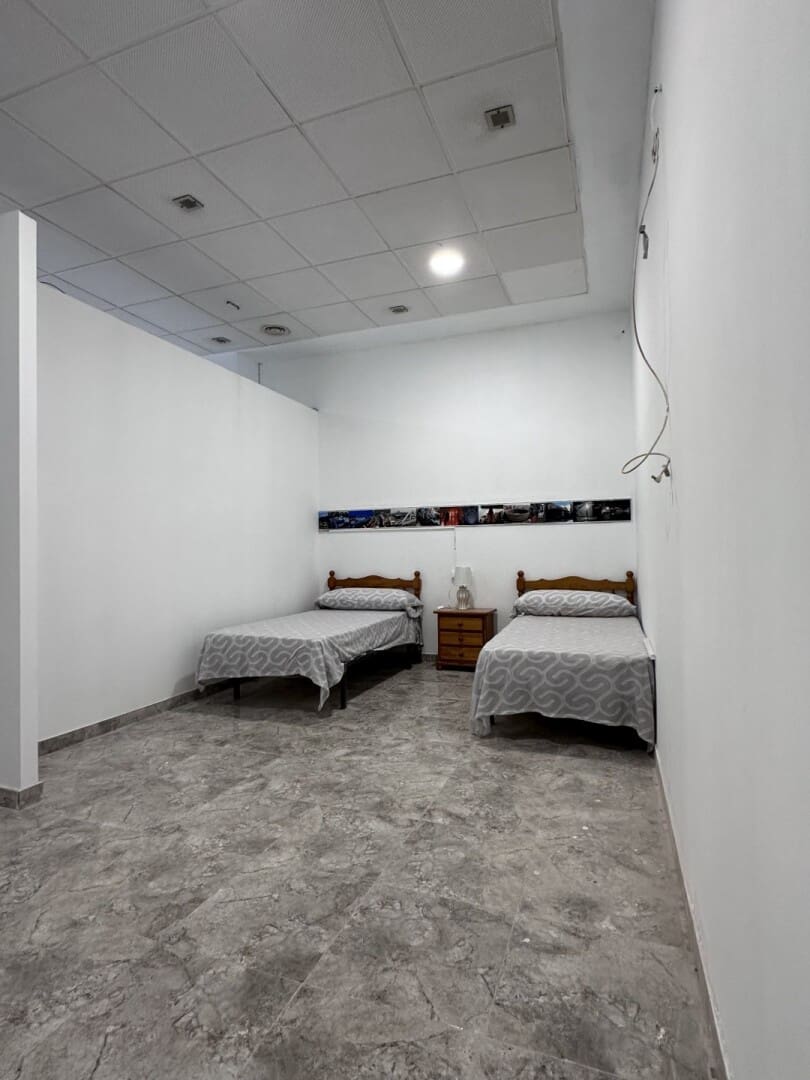 1 sovrum Kommersiell till salu i Valencia stad - 165 000 € (Ref: 9378785)