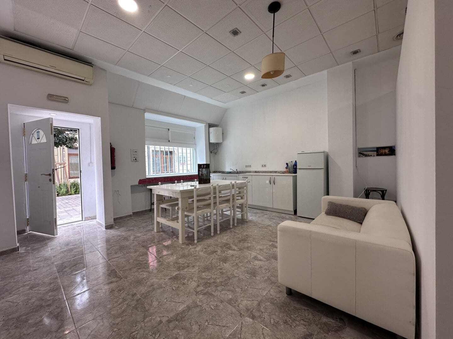 1 sovrum Kommersiell till salu i Valencia stad - 165 000 € (Ref: 9378785)