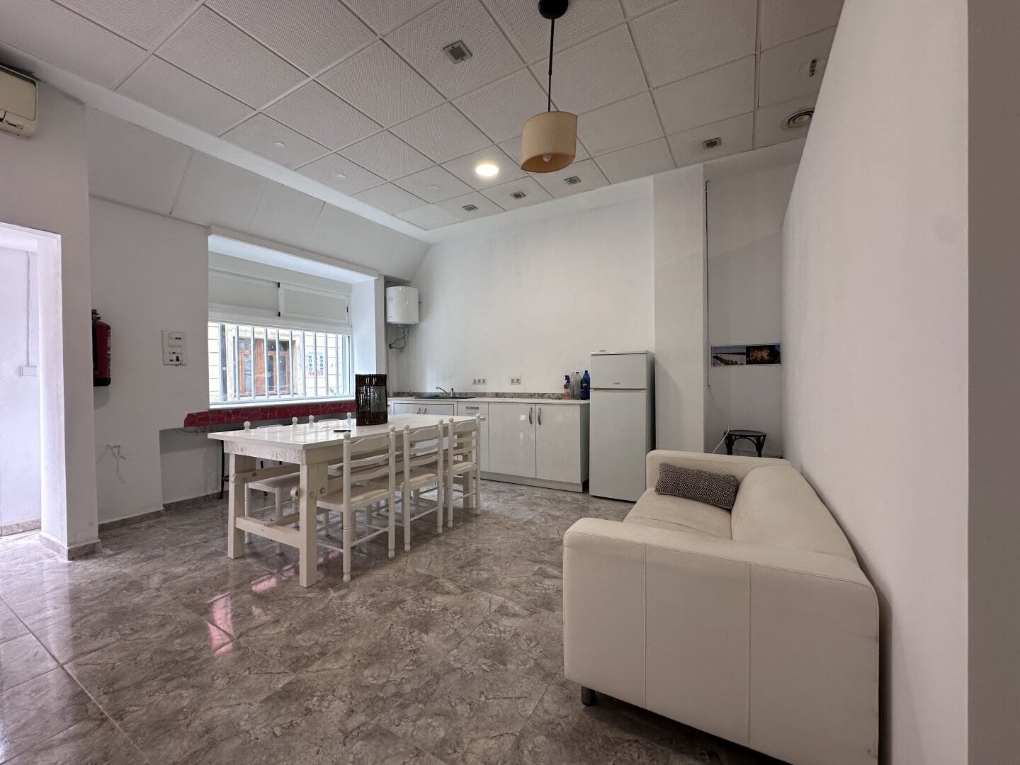 1 sovrum Kommersiell till salu i Valencia stad - 165 000 € (Ref: 9378785)