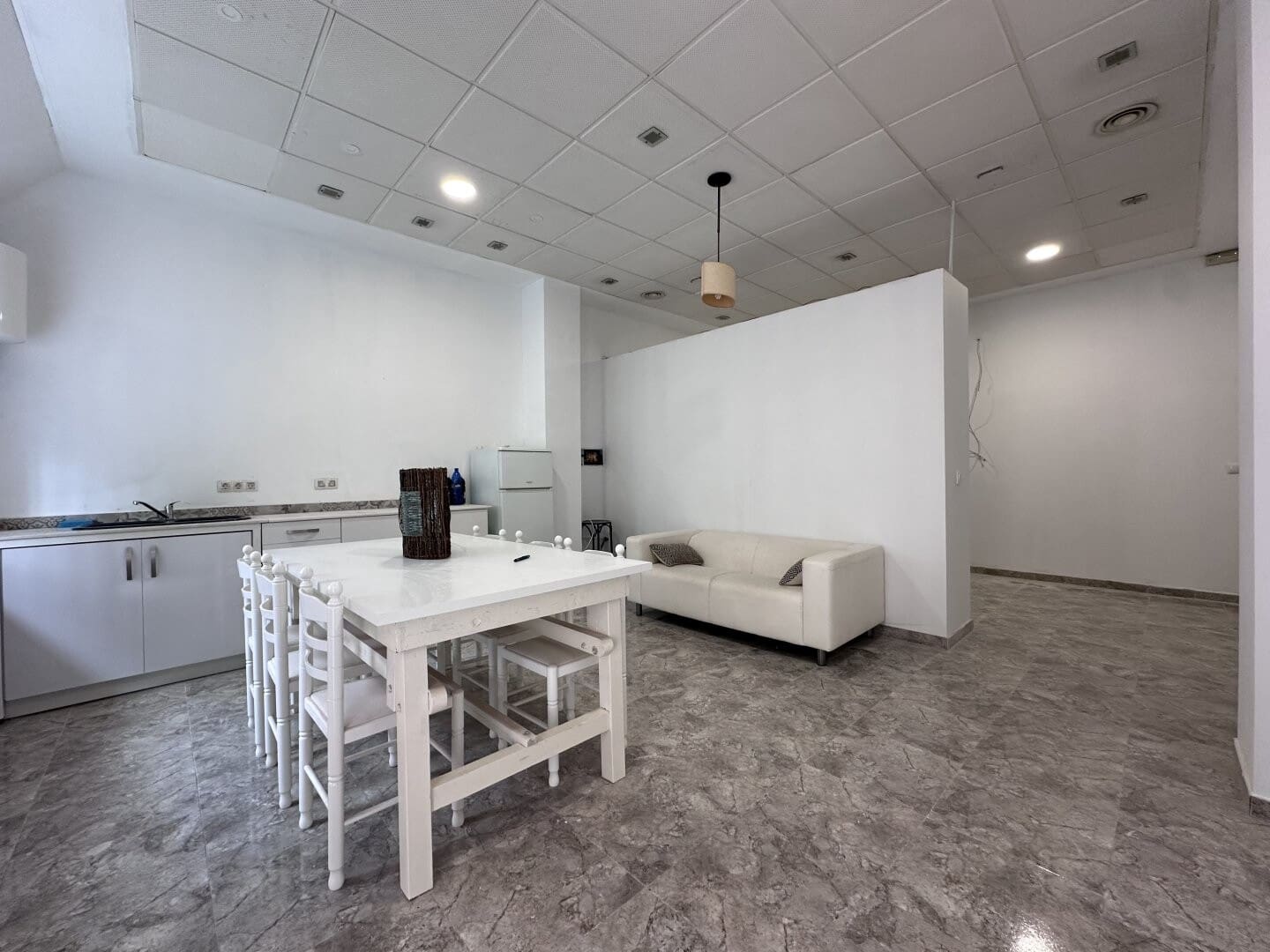 1 sovrum Kommersiell till salu i Valencia stad - 165 000 € (Ref: 9378785)