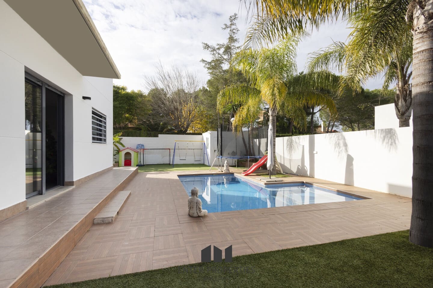 3 soverom Villa til salgs i Montserrat med svømmebasseng garasje - € 349 000 (Ref: 9450408)