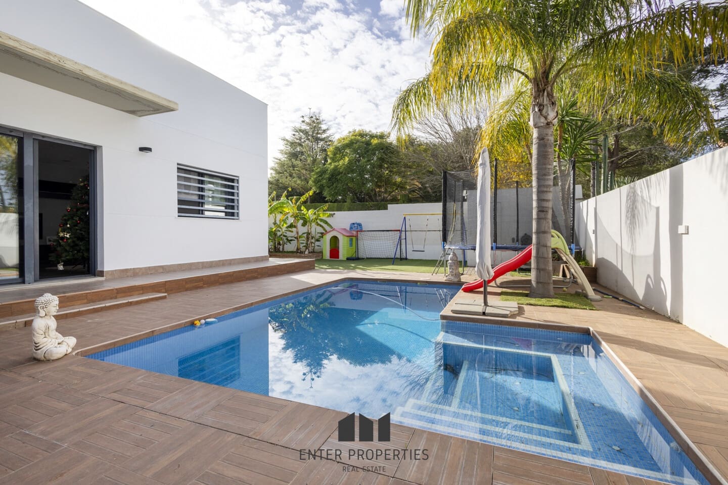 3 soverom Villa til salgs i Montserrat med svømmebasseng garasje - € 349 000 (Ref: 9450408)