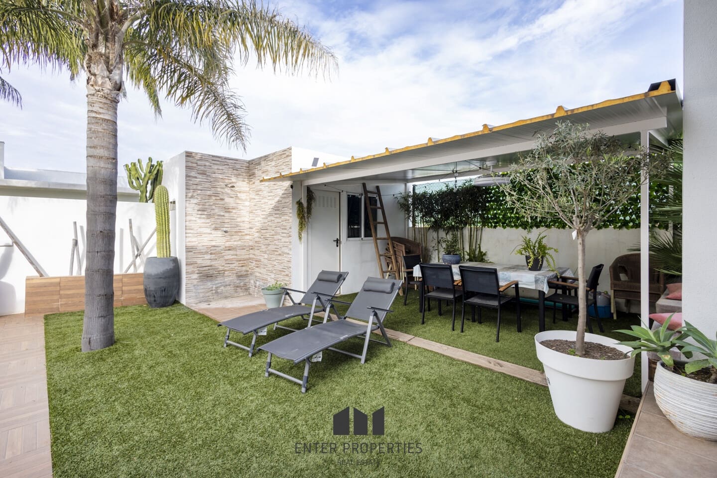 3 soverom Villa til salgs i Montserrat med svømmebasseng garasje - € 349 000 (Ref: 9450408)