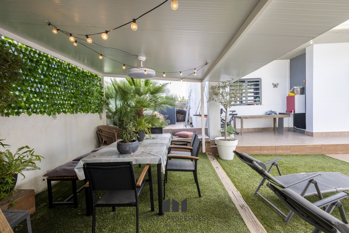 3 soverom Villa til salgs i Montserrat med svømmebasseng garasje - € 349 000 (Ref: 9450408)