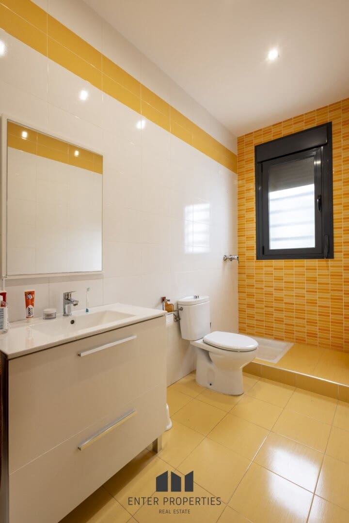 3 soverom Villa til salgs i Montserrat med svømmebasseng garasje - € 349 000 (Ref: 9450408)