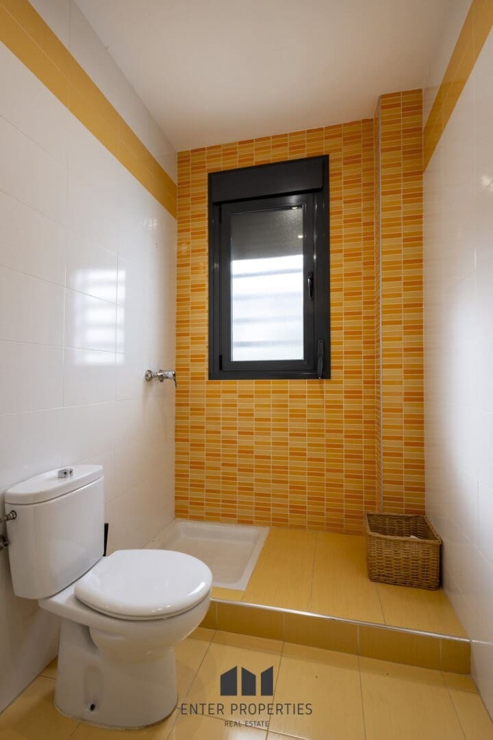 3 soverom Villa til salgs i Montserrat med svømmebasseng garasje - € 349 000 (Ref: 9450408)