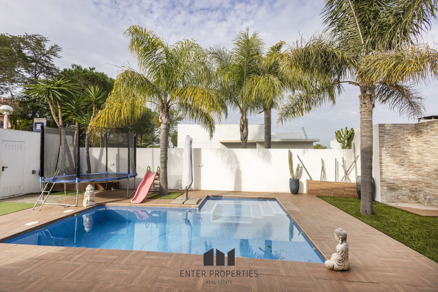 3 soverom Villa til salgs i Montserrat med svømmebasseng garasje - € 349 000 (Ref: 9450408)