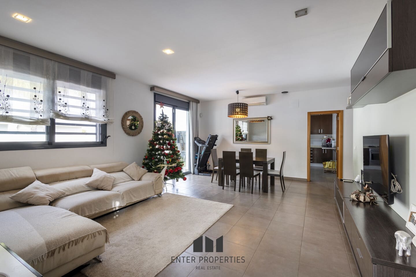 3 soverom Villa til salgs i Montserrat med svømmebasseng garasje - € 349 000 (Ref: 9450408)