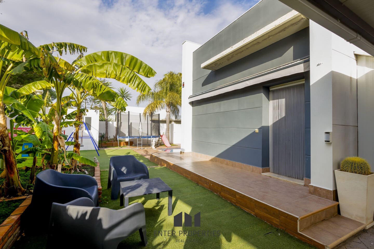 3 soverom Villa til salgs i Montserrat med svømmebasseng garasje - € 349 000 (Ref: 9450408)