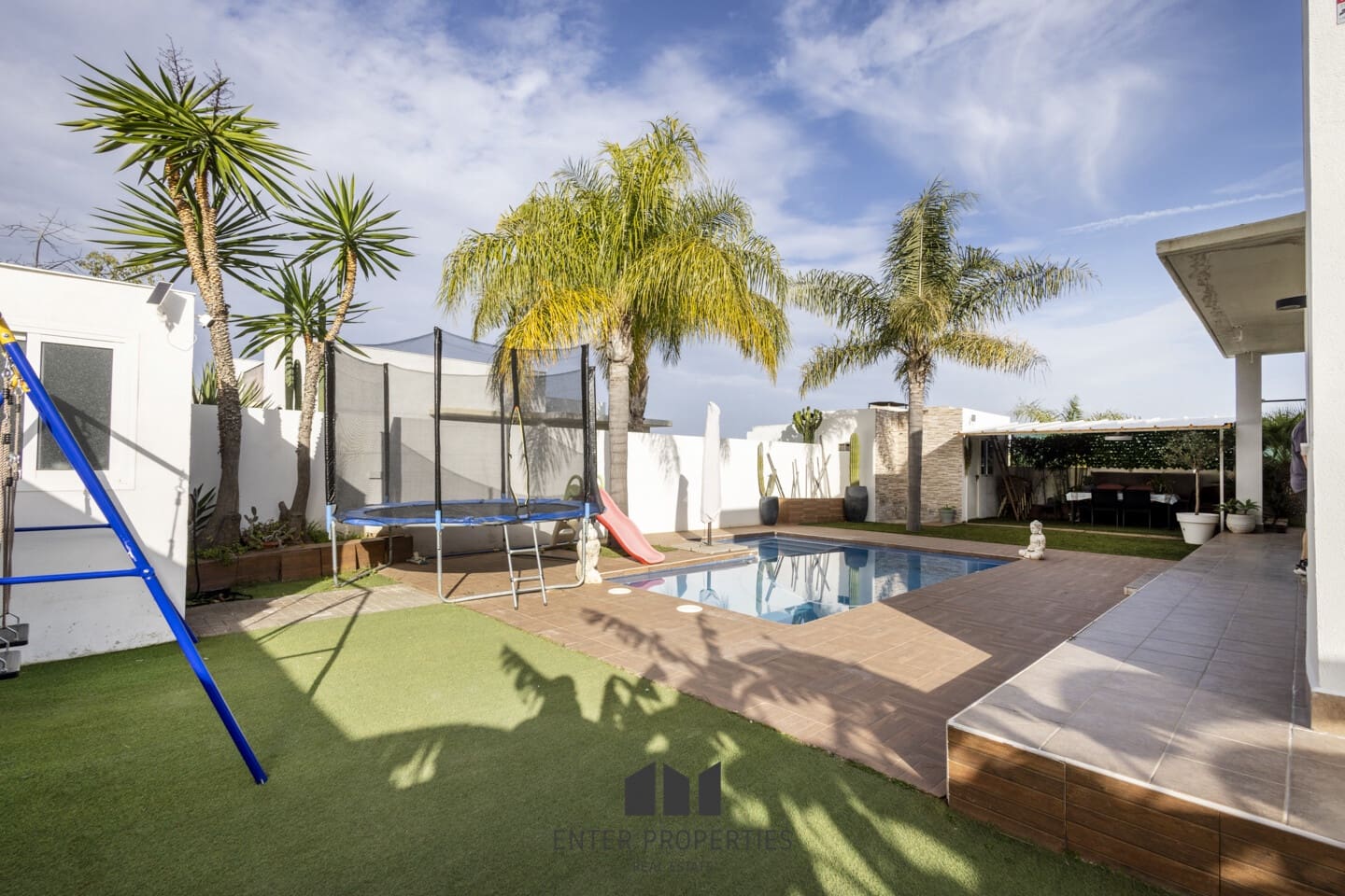 3 soverom Villa til salgs i Montserrat med svømmebasseng garasje - € 349 000 (Ref: 9450408)