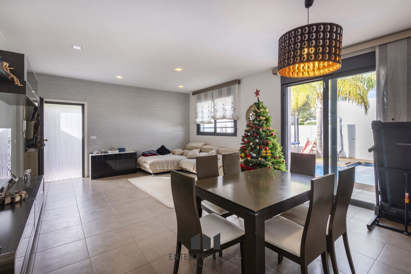 3 soverom Villa til salgs i Montserrat med svømmebasseng garasje - € 349 000 (Ref: 9450408)