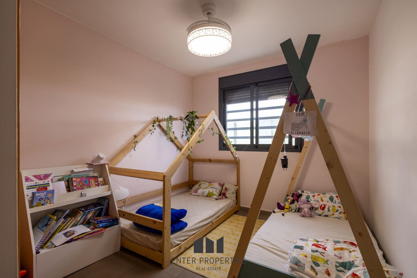 3 soverom Villa til salgs i Montserrat med svømmebasseng garasje - € 349 000 (Ref: 9450408)