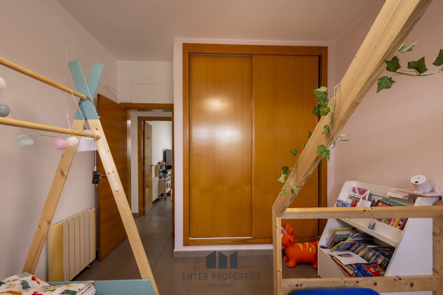 3 soverom Villa til salgs i Montserrat med svømmebasseng garasje - € 349 000 (Ref: 9450408)