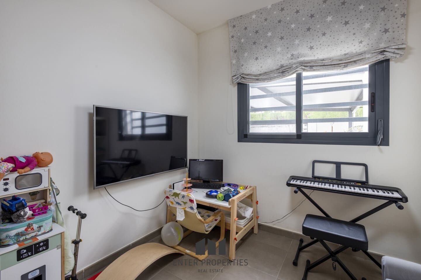 3 soverom Villa til salgs i Montserrat med svømmebasseng garasje - € 349 000 (Ref: 9450408)