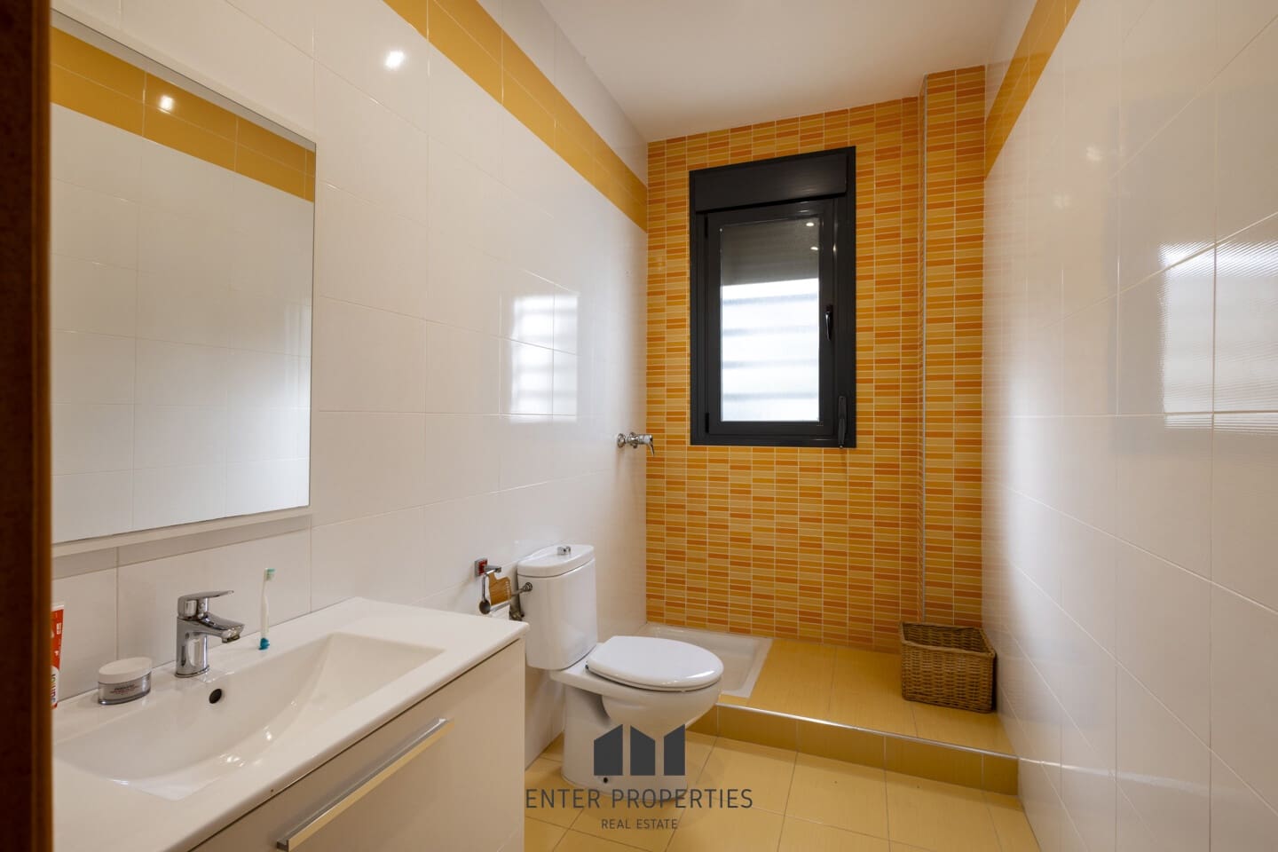 3 soverom Villa til salgs i Montserrat med svømmebasseng garasje - € 349 000 (Ref: 9450408)