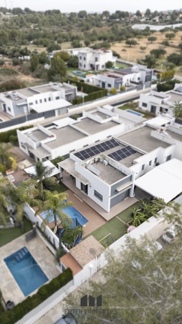 3 soverom Villa til salgs i Montserrat med svømmebasseng garasje - € 349 000 (Ref: 9450408)