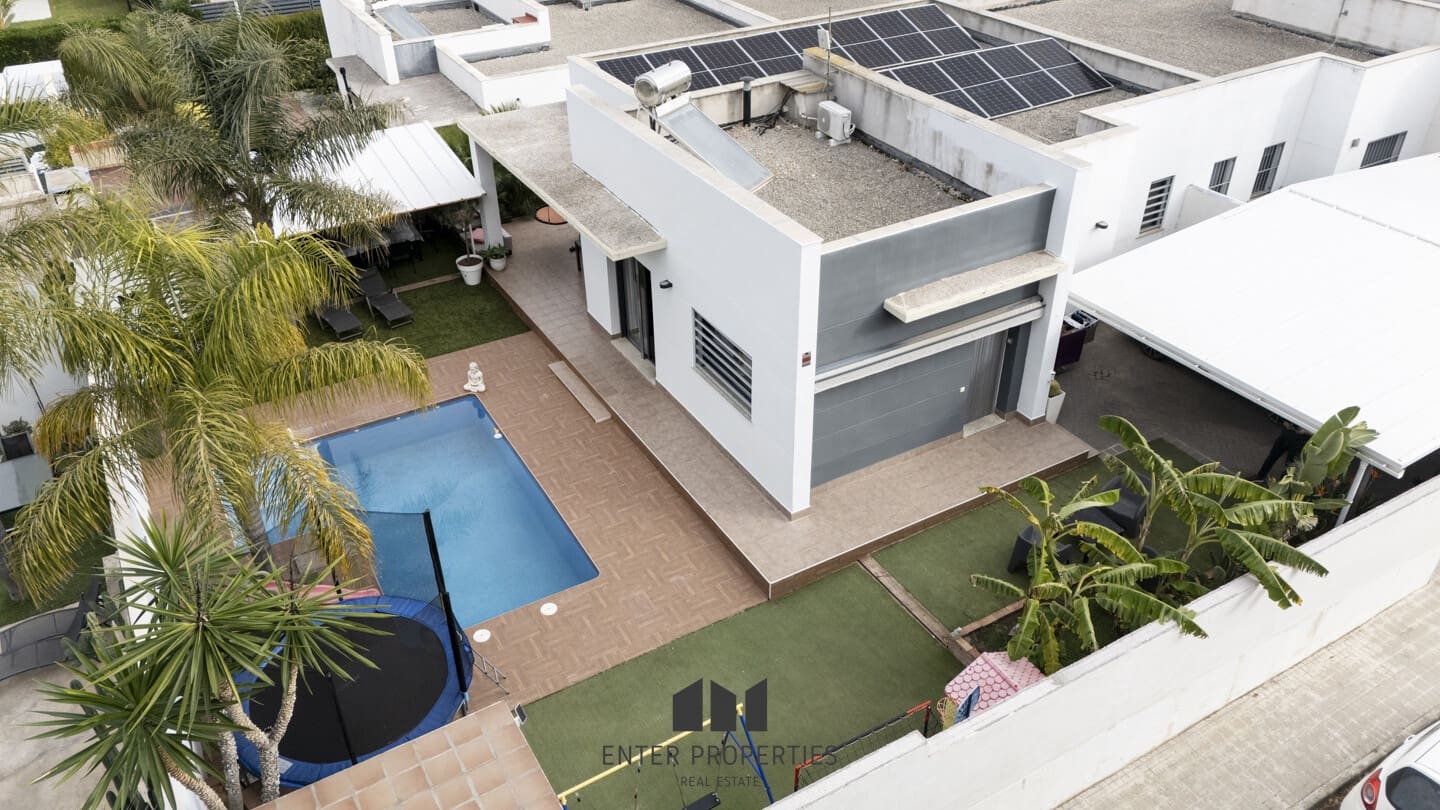 3 soverom Villa til salgs i Montserrat med svømmebasseng garasje - € 349 000 (Ref: 9450408)