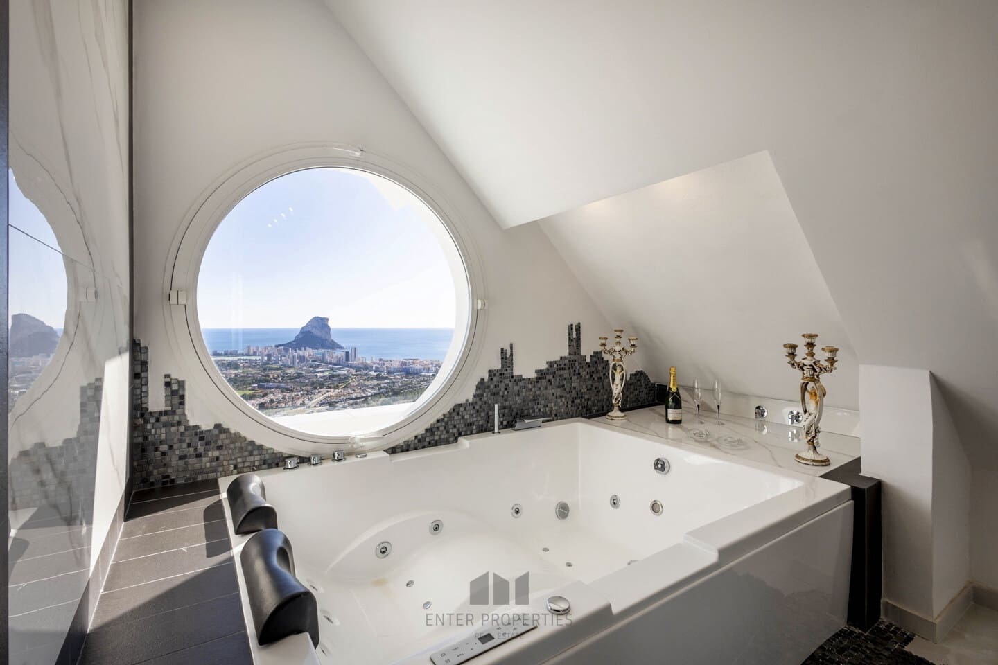 7 bedroom Villa for sale in Calpe / Calp with pool garage - € 2,995,000 (Ref: 9508197)