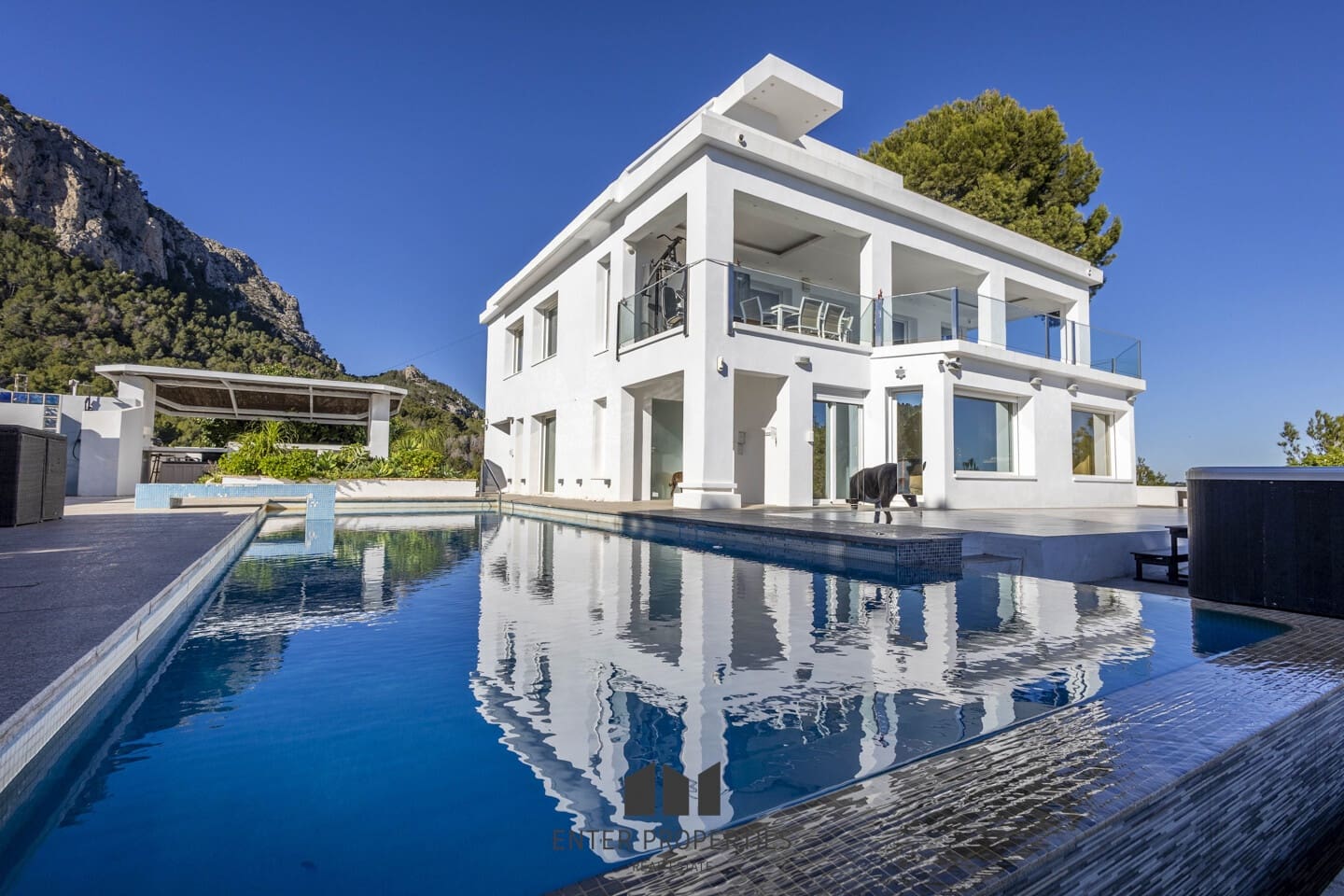 7 bedroom Villa for sale in Calpe / Calp with pool garage - € 2,995,000 (Ref: 9508197)