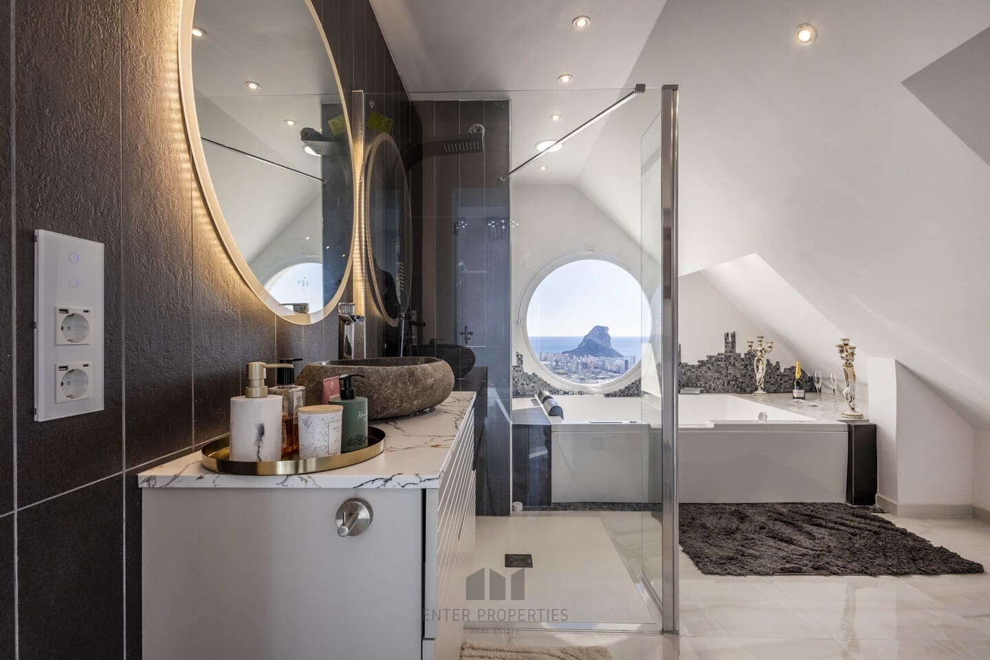 7 bedroom Villa for sale in Calpe / Calp with pool garage - € 2,995,000 (Ref: 9508197)