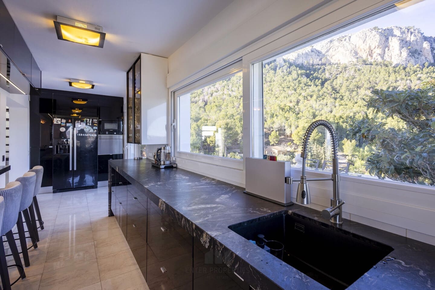 7 bedroom Villa for sale in Calpe / Calp with pool garage - € 2,995,000 (Ref: 9508197)