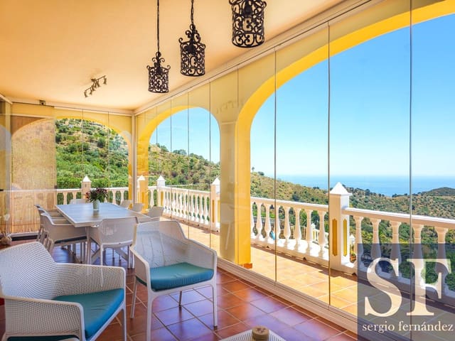 4 bedroom Villa for sale in Arenas with pool garage - € 895,000 (Ref: 10024397)