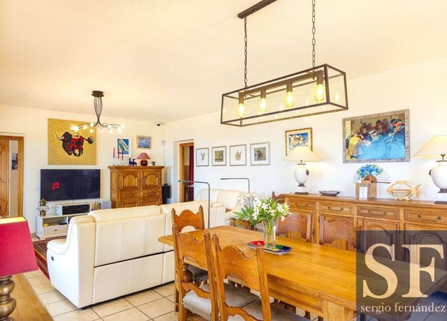 4 bedroom Villa for sale in Arenas with pool garage - € 895,000 (Ref: 10024397)