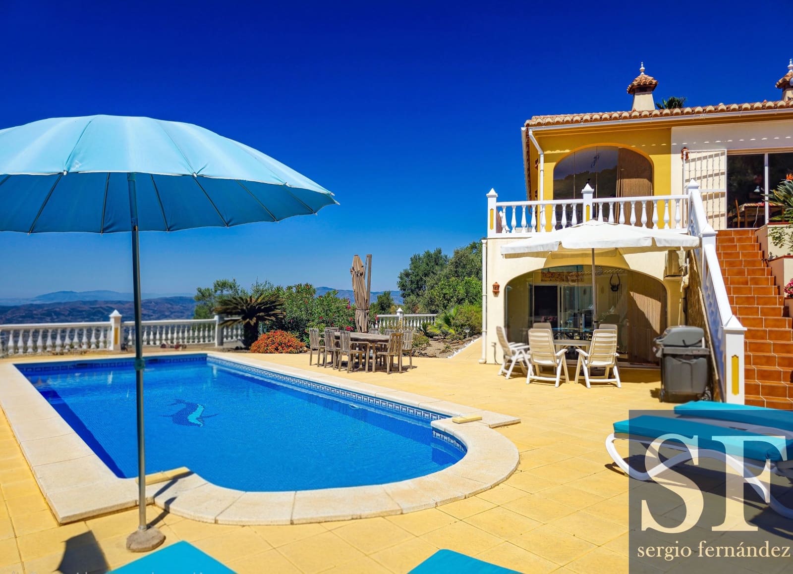 4 bedroom Villa for sale in Arenas with pool garage - € 895,000 (Ref: 10024397)