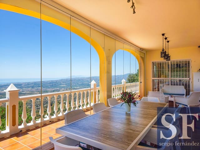 4 bedroom Villa for sale in Arenas with pool garage - € 895,000 (Ref: 10024397)