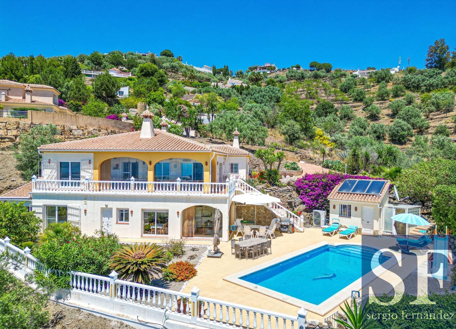 4 bedroom Villa for sale in Arenas with pool garage - € 895,000 (Ref: 10024397)