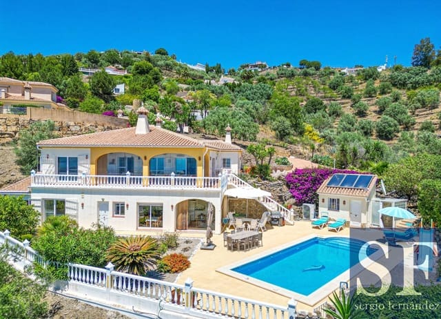 4 bedroom Villa for sale in Arenas with pool garage - € 895,000 (Ref: 10024397)