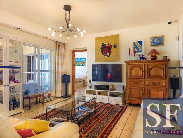 4 bedroom Villa for sale in Arenas with pool garage - € 895,000 (Ref: 10024397)