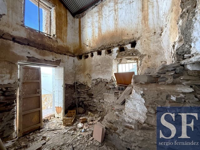 Hus til salgs i Sayalonga - € 42 000 (Ref: 10024398)