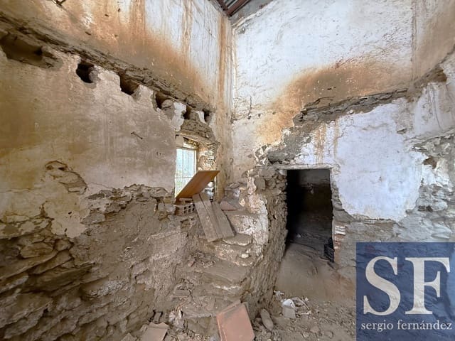 Hus til salgs i Sayalonga - € 42 000 (Ref: 10024398)