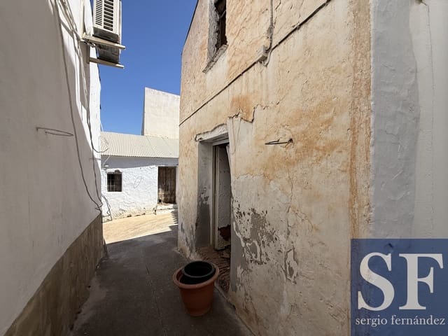 Hus til salgs i Sayalonga - € 42 000 (Ref: 10024398)
