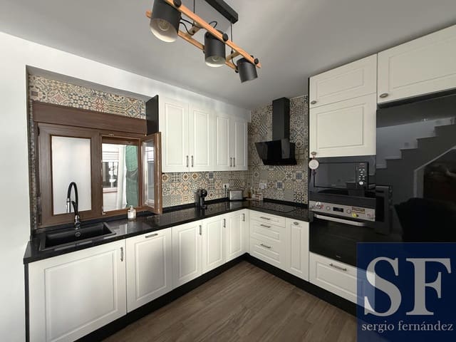Casa de 4 habitaciones en Cómpeta en venta - 199.000 € (Ref: 10051979)