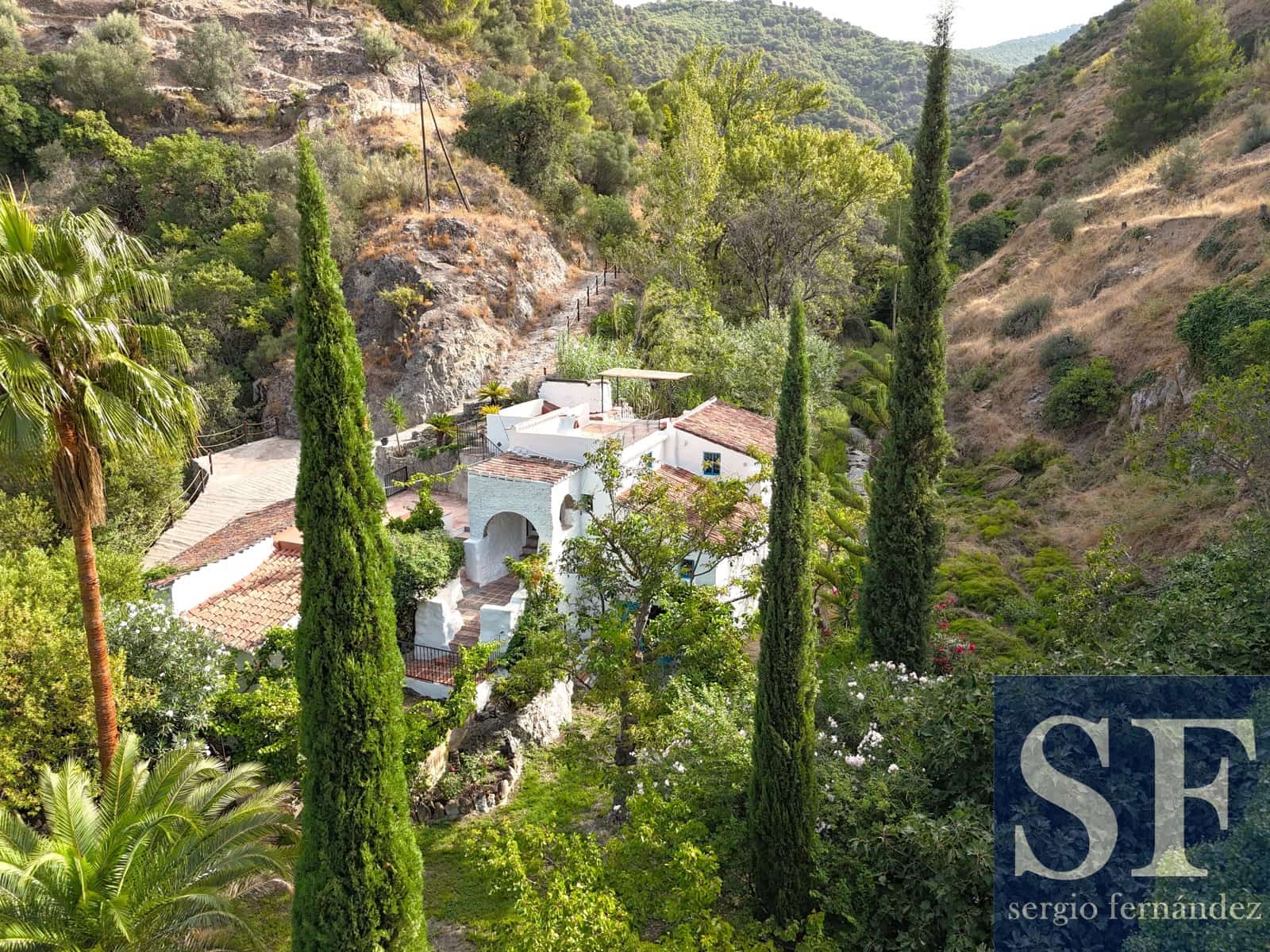 Chalet de 5 habitaciones en Canillas de Albaida en venta con piscina - 395.000 € (Ref: 10057632)