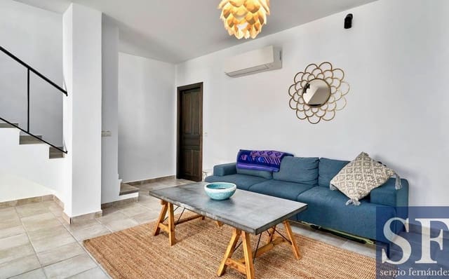 3 makuuhuone Omakotitalo myytävänä paikassa Canillas de Albaida mukana uima-altaan - 515 000 € (Ref: 10182208)