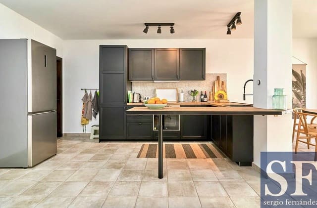 3 makuuhuone Omakotitalo myytävänä paikassa Canillas de Albaida mukana uima-altaan - 515 000 € (Ref: 10182208)