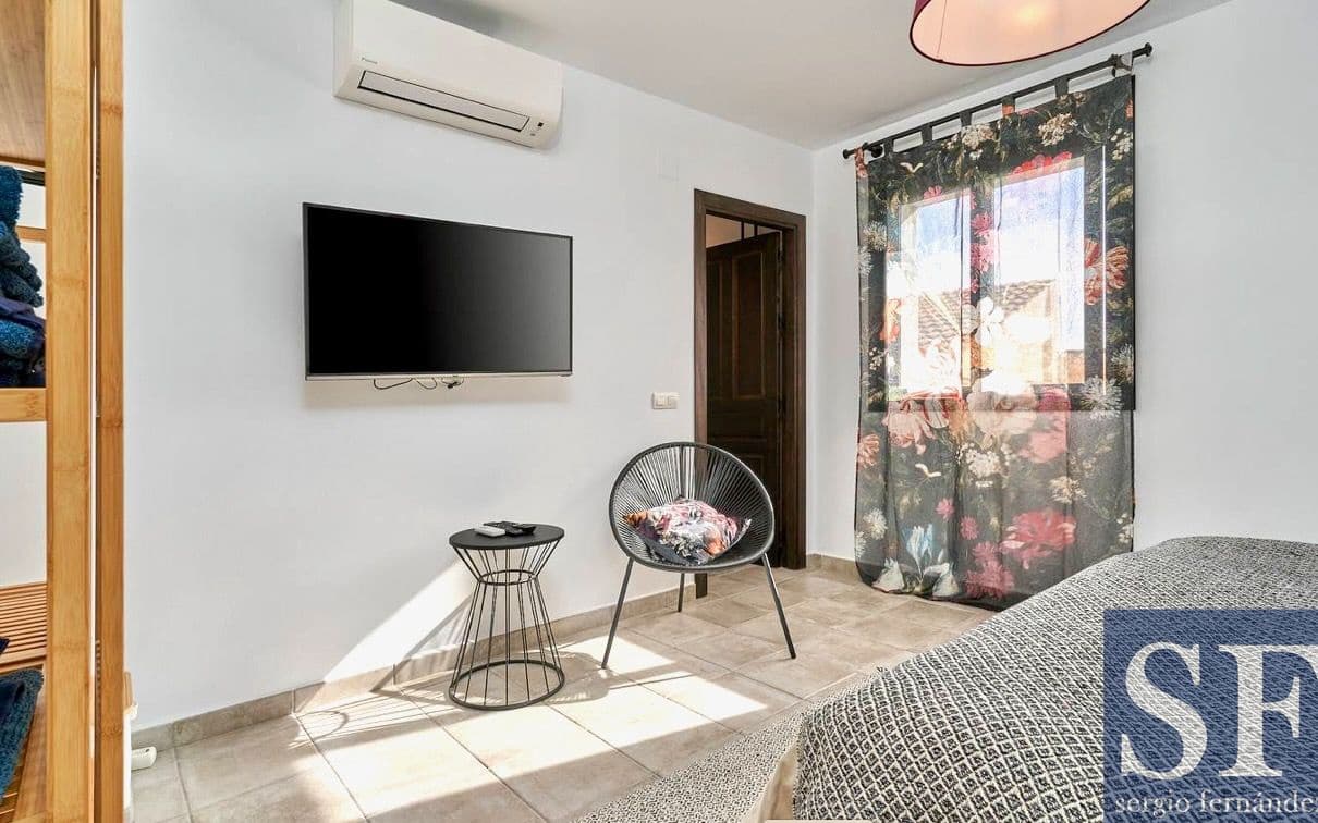 3 makuuhuone Omakotitalo myytävänä paikassa Canillas de Albaida mukana uima-altaan - 515 000 € (Ref: 10182208)