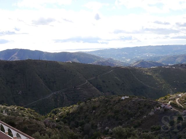 4 bedroom Townhouse for sale in Canillas de Aceituno with garage - € 390,000 (Ref: 3306686)