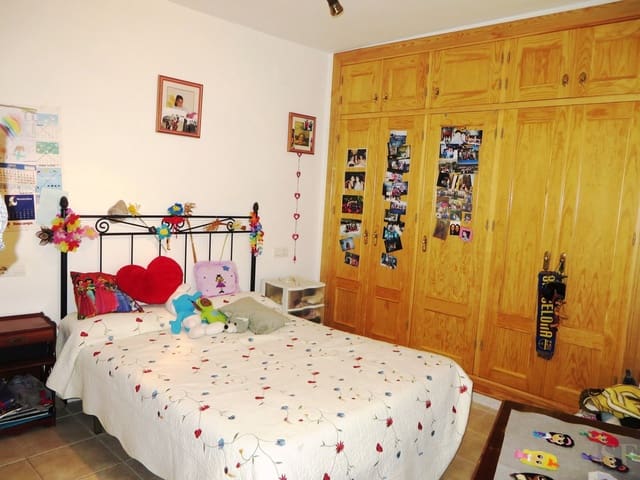 4 bedroom Apartment for sale in Cómpeta - € 179,000 (Ref: 3306696)