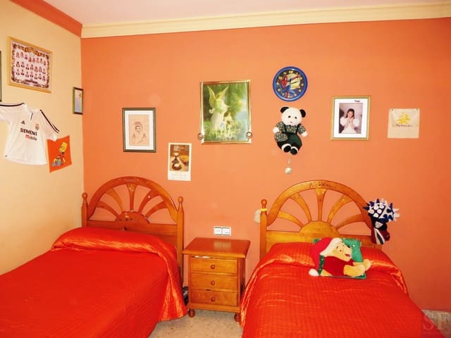 4 bedroom Apartment for sale in Cómpeta - € 179,000 (Ref: 3306696)