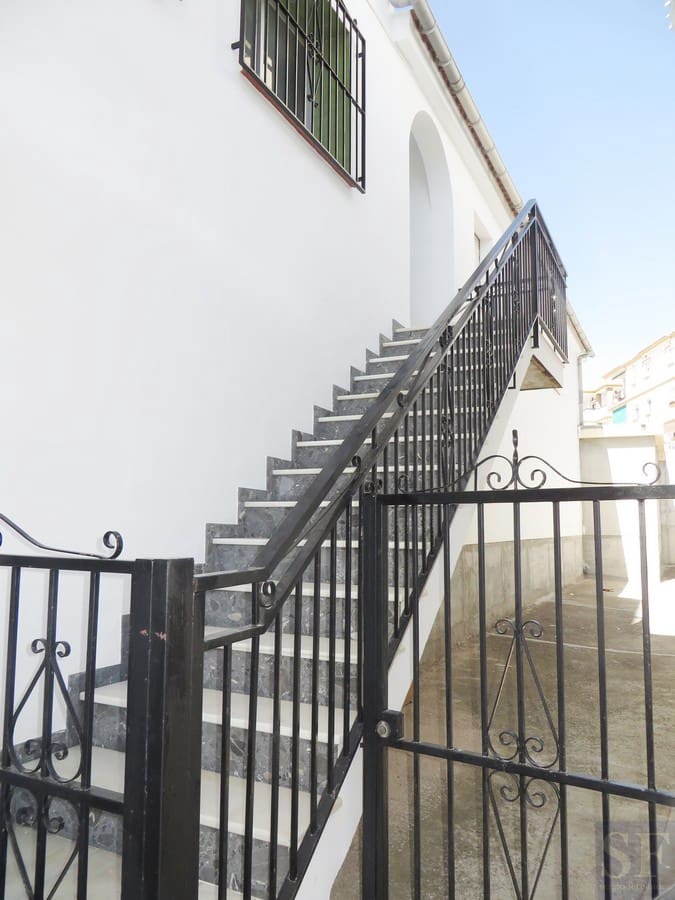 Casa de 5 habitaciones en Cómpeta en venta con garaje - 230.000 € (Ref: 3306736)