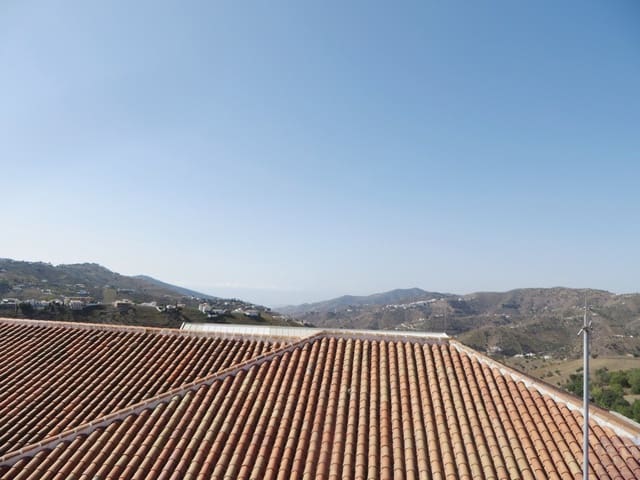 5 bedroom Townhouse for sale in Cómpeta with garage - € 230,000 (Ref: 3306736)