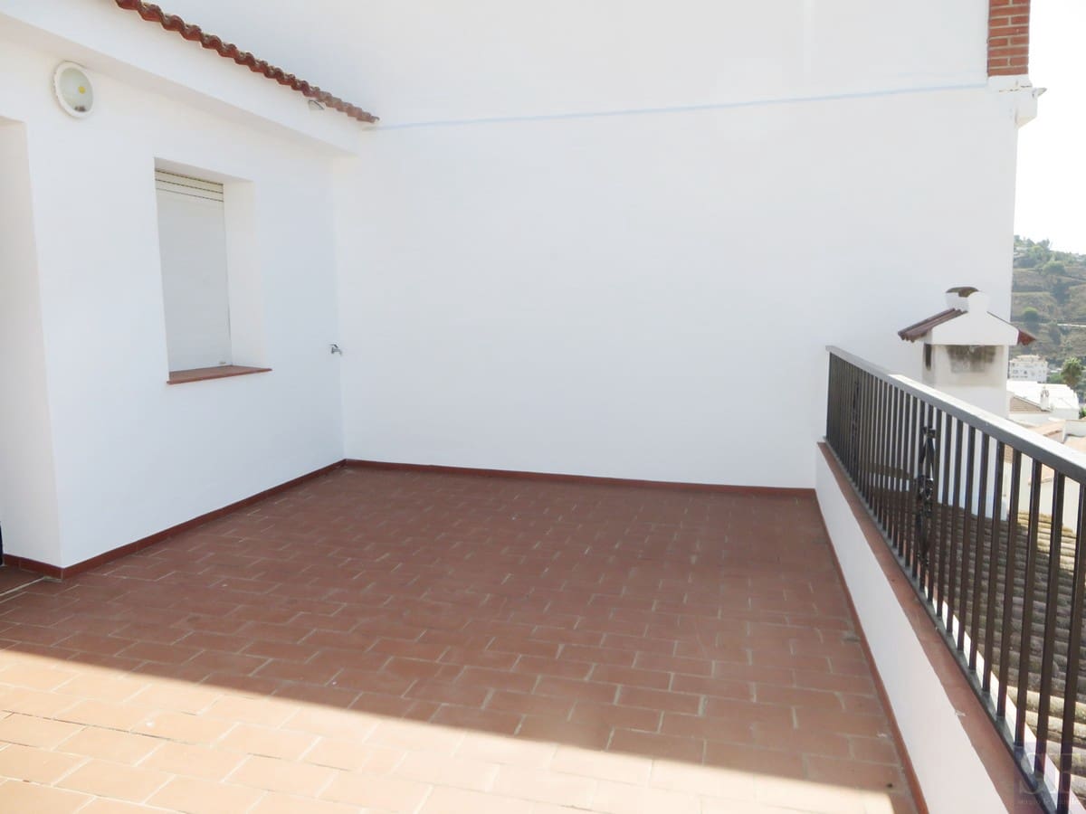 Casa de 5 habitaciones en Cómpeta en venta con garaje - 230.000 € (Ref: 3306736)