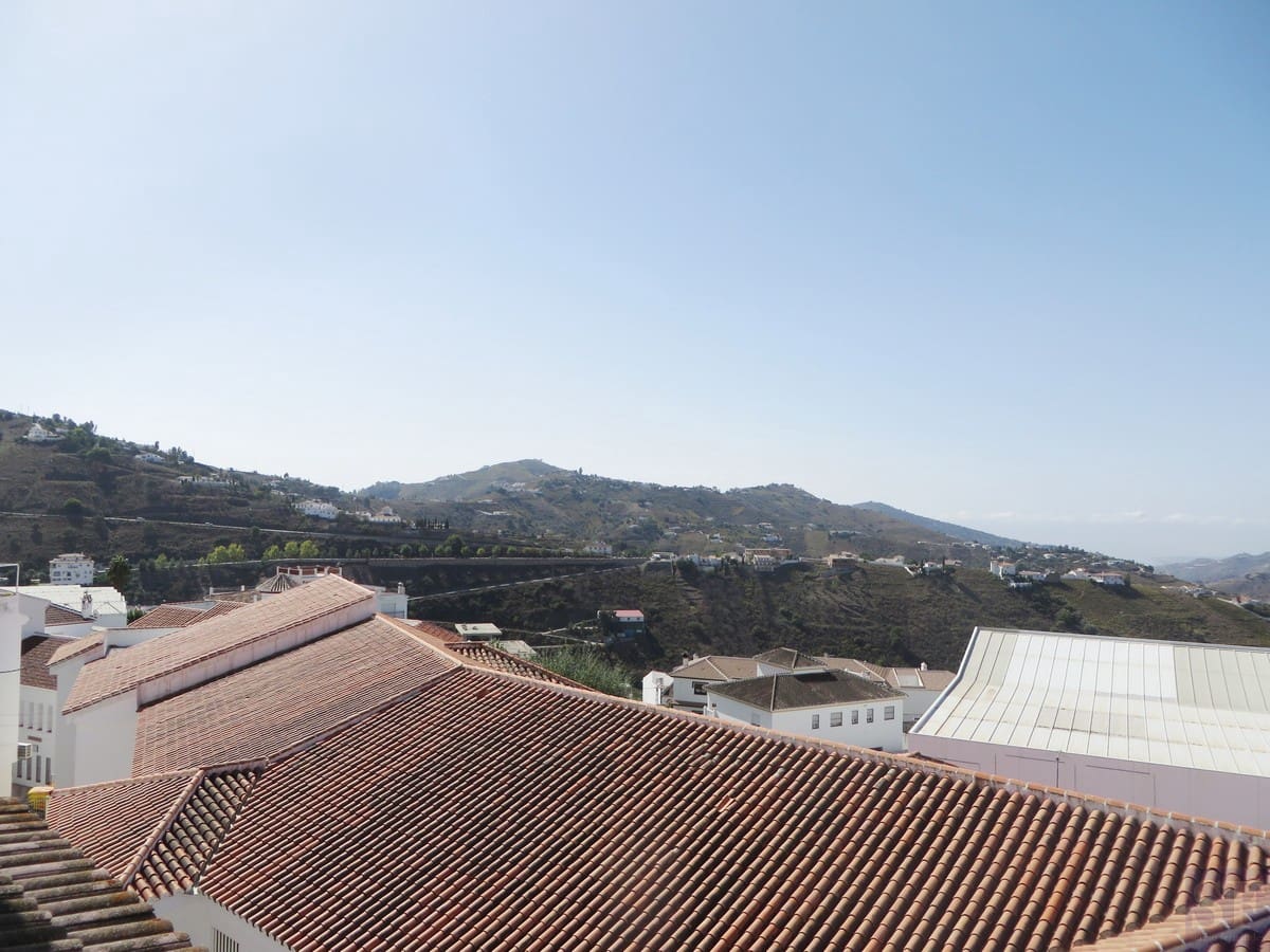 Casa de 5 habitaciones en Cómpeta en venta con garaje - 230.000 € (Ref: 3306736)