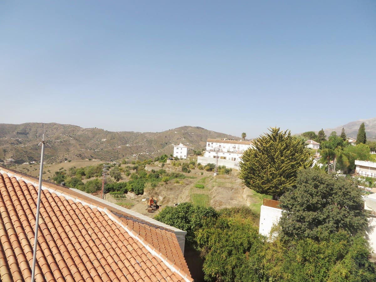 Casa de 5 habitaciones en Cómpeta en venta con garaje - 230.000 € (Ref: 3306736)