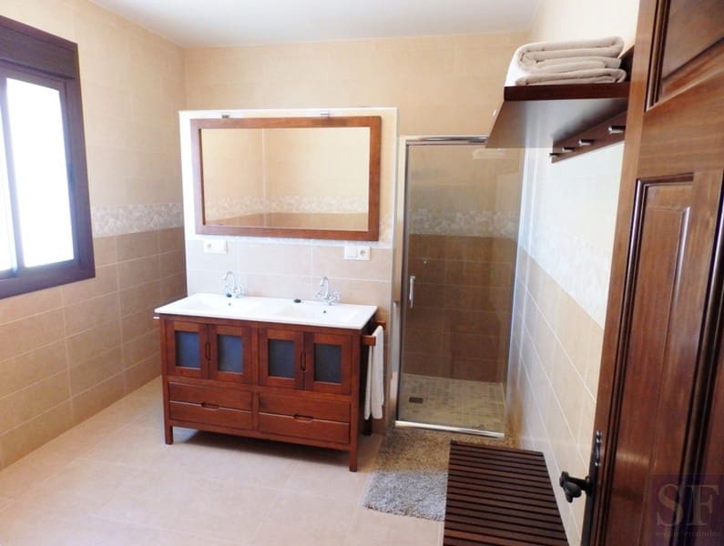 3 soveværelse Byhus til salg i Salares - € 209.000 (Ref: 3306951)